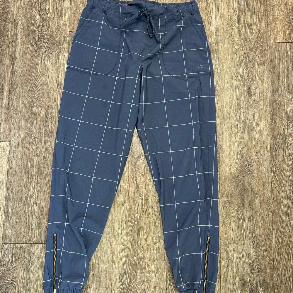 Women’s indigo windowpane jetsetters